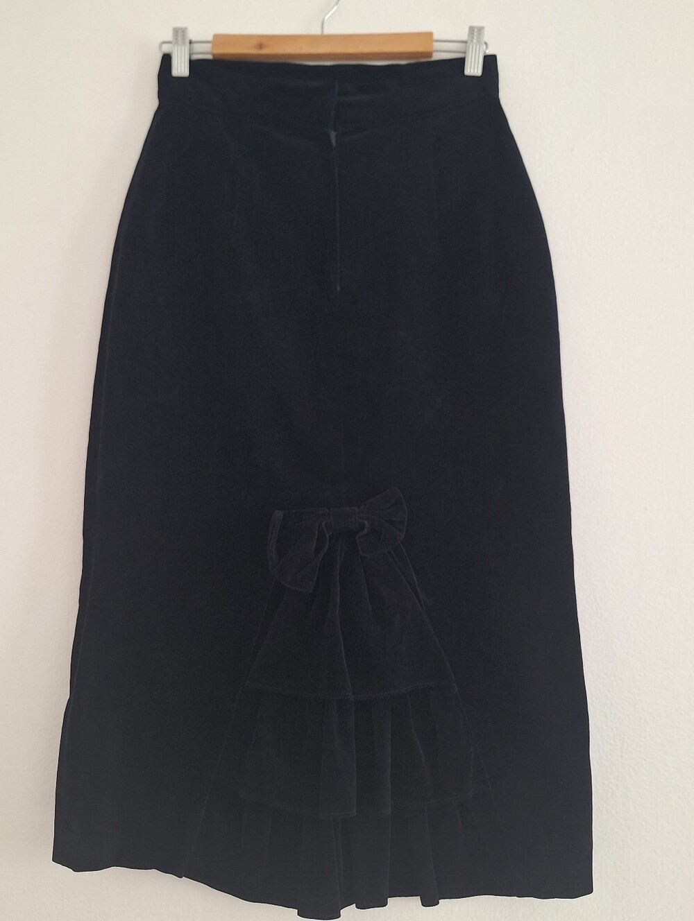 Sol-ah Fashion Vintage Black Velvet Midi Skirt with Back Bow and Tiered Ruffle